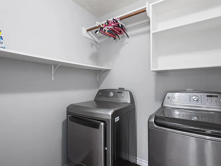 602 Oak Briar Dr — Photo 4