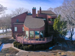 225 Lakeside Dr, Grand Island, NE 68801