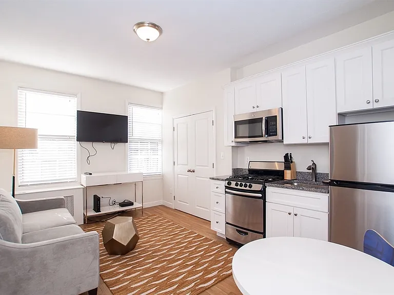 102 Chandler St #6 — Photo 1