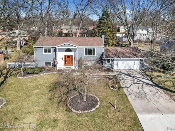 2544 Lanergan Dr, Troy, MI 48084