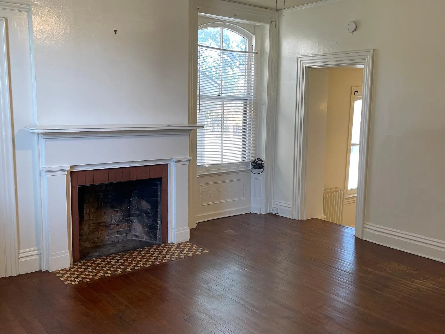 318 E Jefferson St — Photo 2