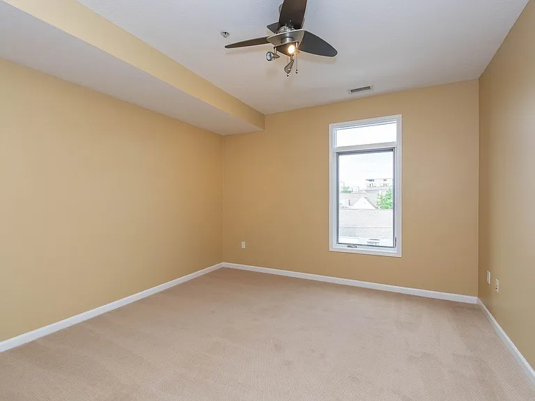 422 E Kirkwood Ave — Photo 14