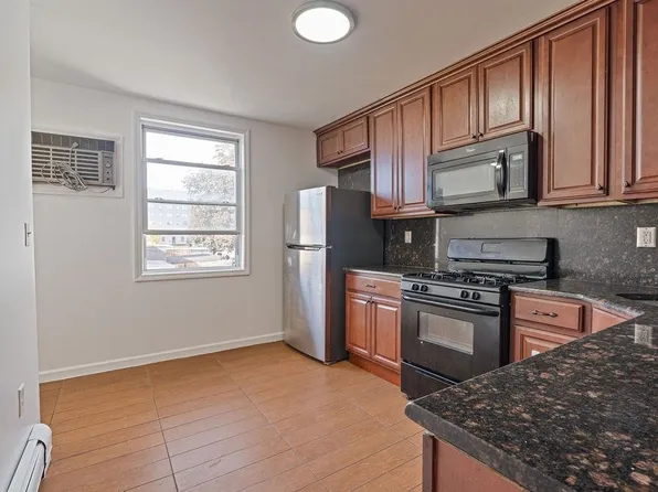 337 Summit Avenue image 6 of 25