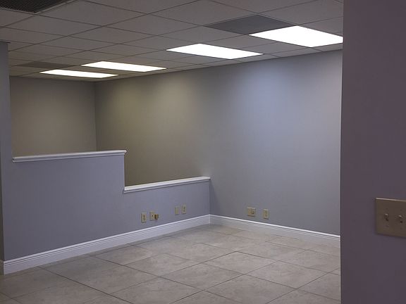 3rd image of 843 SE 8th Ave