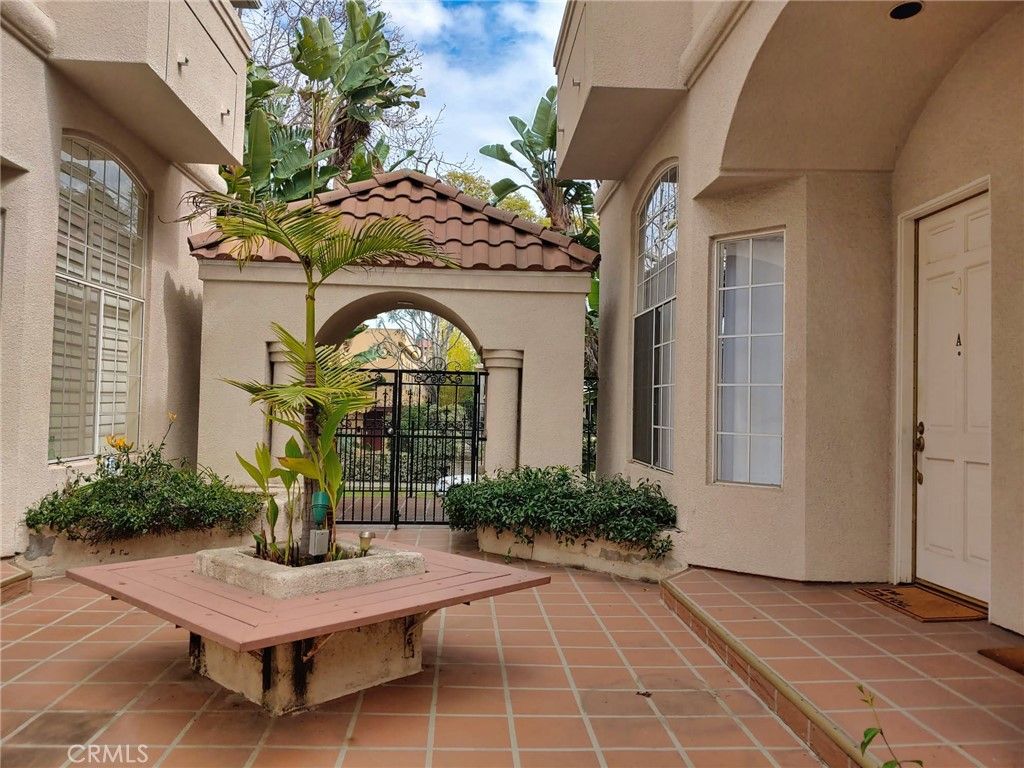 813 N Martel Ave #2, Los Angeles, CA - View 2