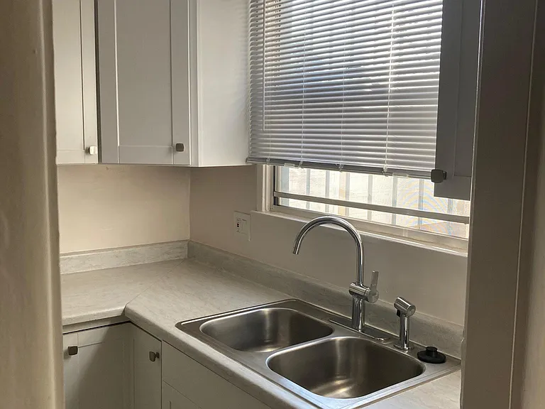 1032 S Orange Grove Ave #5 — Photo 6