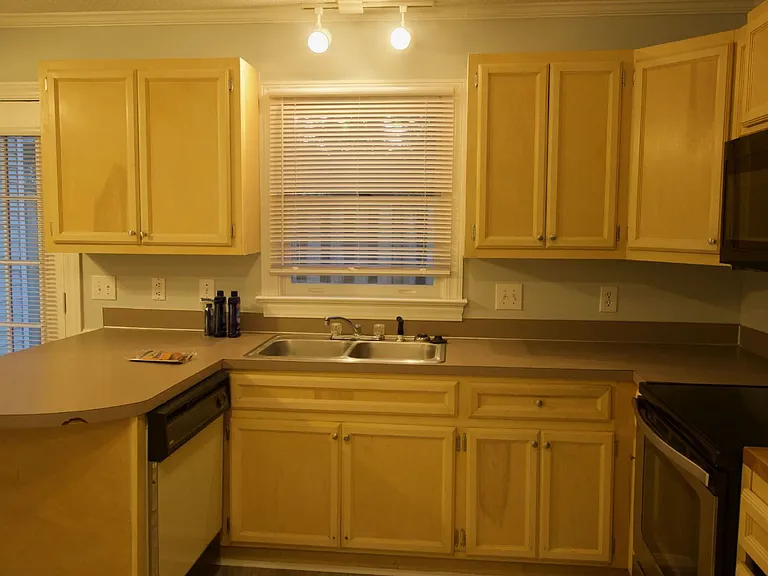 2911 Cedar Creek Rd #A — Photo 10