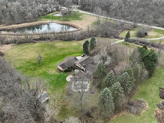 3rd image of 9595 Carpenter Rd