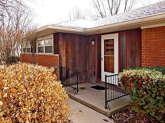2nd image of 3107 W South Dr