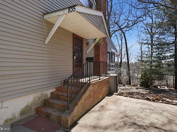 4th image of 835 Bowie Rd