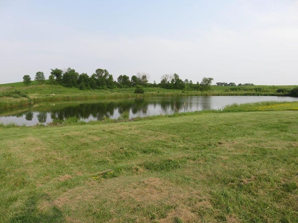 2nd image of 644 Pond View Dr SE