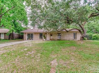 1404 Stanford Dr, Gulf Breeze, FL 32563