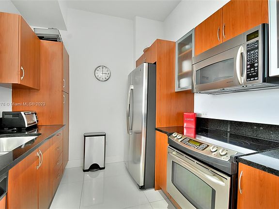 4th image of 2775 NE 187th St #Penthouse 3
