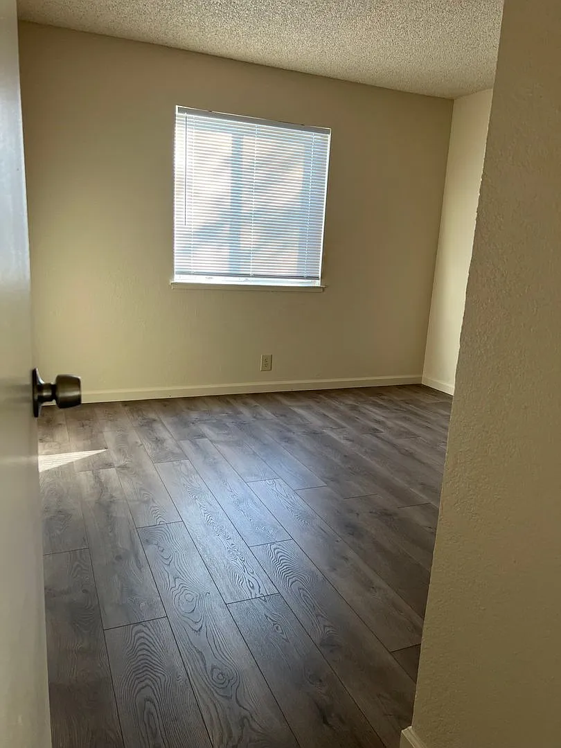 991 Del Rio — Photo 4