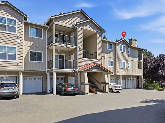 2nd image of 10734 NE Holly St #307
