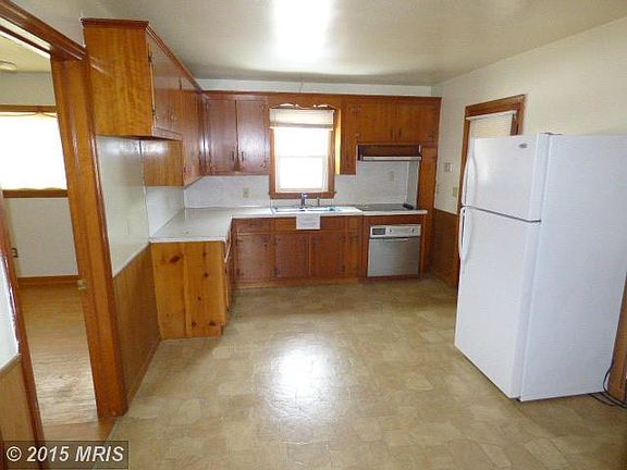 2nd image of 225 Woodpoint Ave