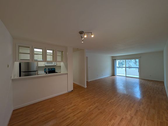 5th image of 279 Tradewinds Dr #2