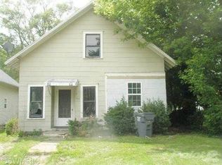 1484 Colfax Ave, Benton Harbor, MI 49022