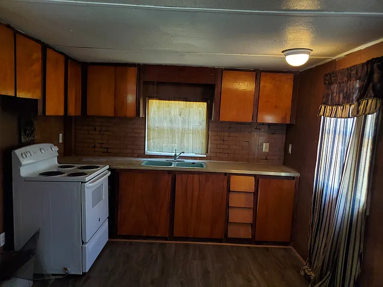 14872 Angelus Rd — Photo 3