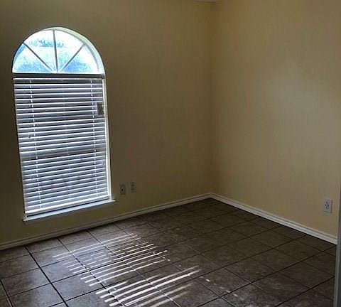 5th image of 2301 Richmond Dr