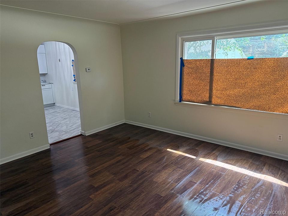 21130 Inkster Rd, photo 11
