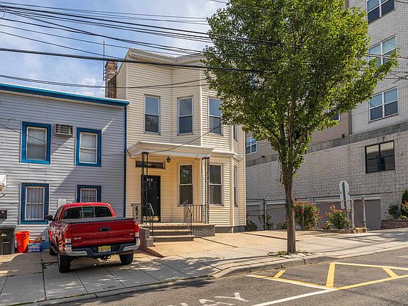2nd image of 810 19th St