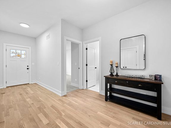 3rd image of 48 E Kenilworth Ave