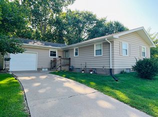 220 Roscoe Ave, Muscatine, IA 52761