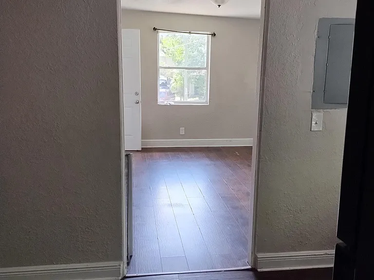 1231 McConihe St #4 — Photo 3
