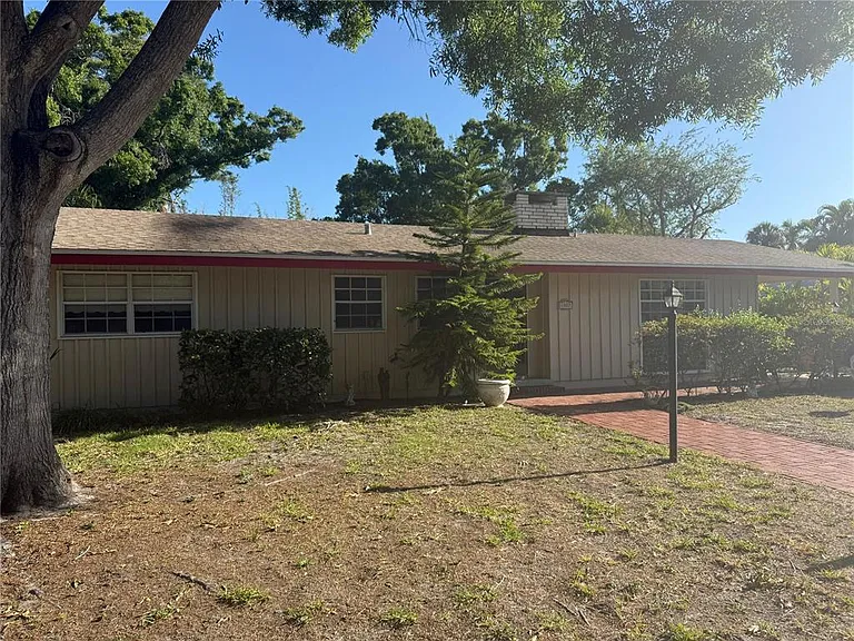 1827 Alta Vista St — Photo 3