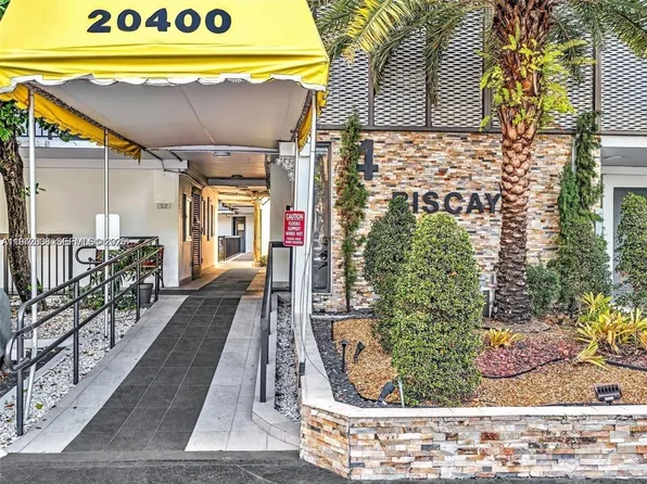 20400 W Country Club Dr, Aventura, FL