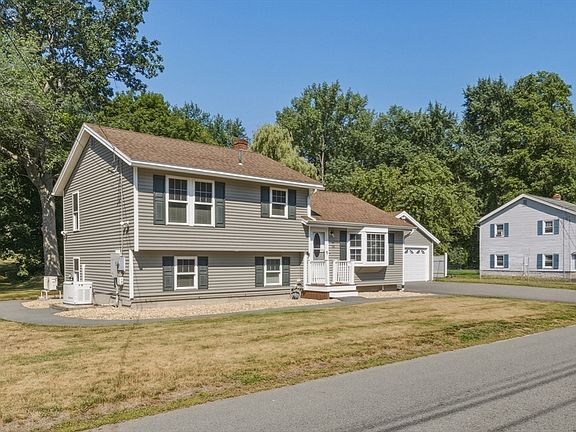 2nd image of 38 Montaup Ave