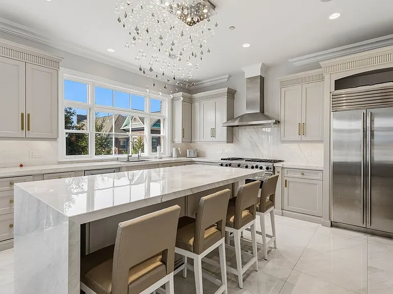 605 Heights Ln — Photo 6