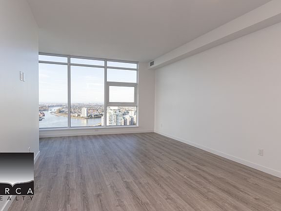 4th image of 680 Quayside Dr #3302