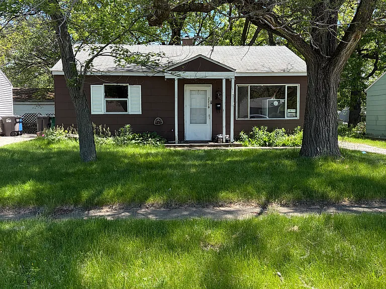 2229 Warrick St — Photo 2