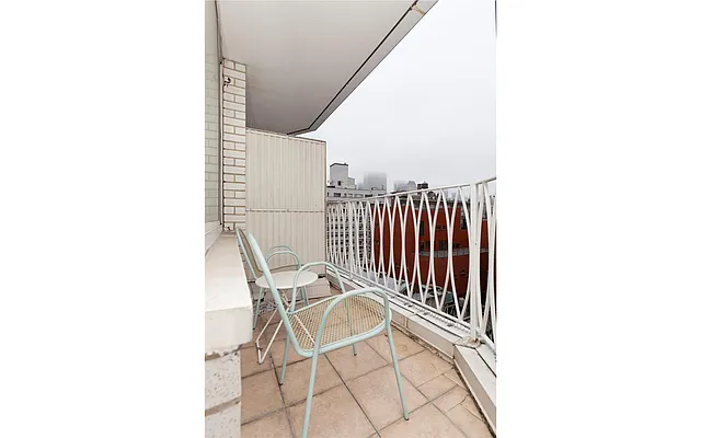 Sold by Douglas Elliman | media 22