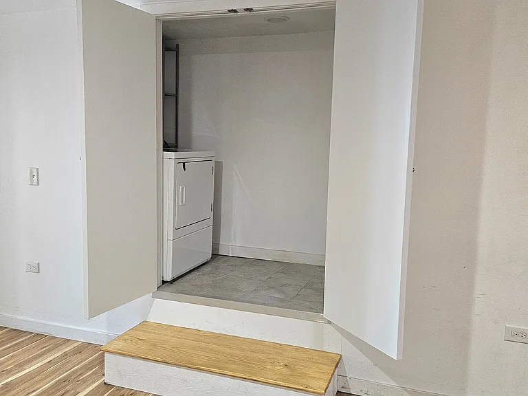 Washer dryer room on lower level