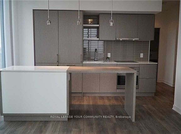 3rd image of 100 Harbour St #4902