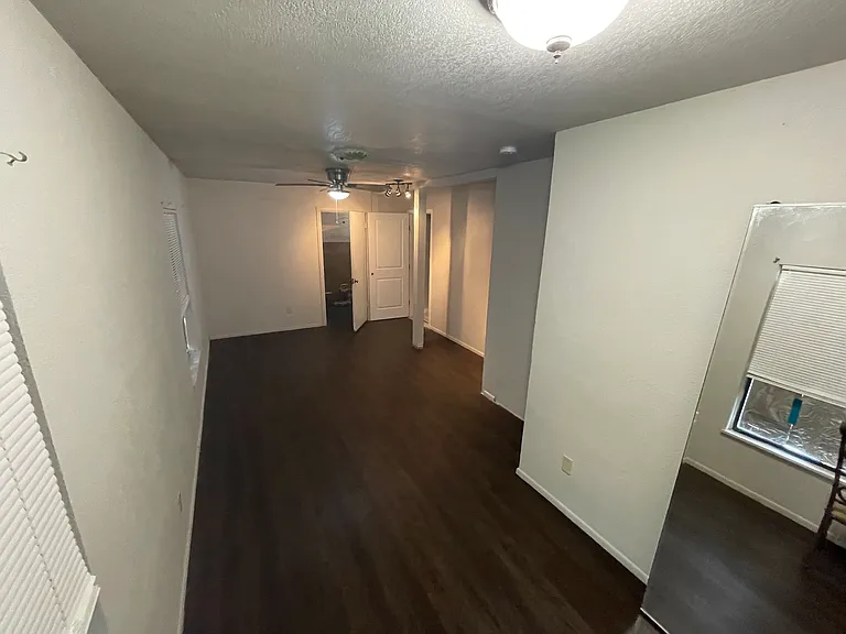 E Hutchins Pl — Photo 5