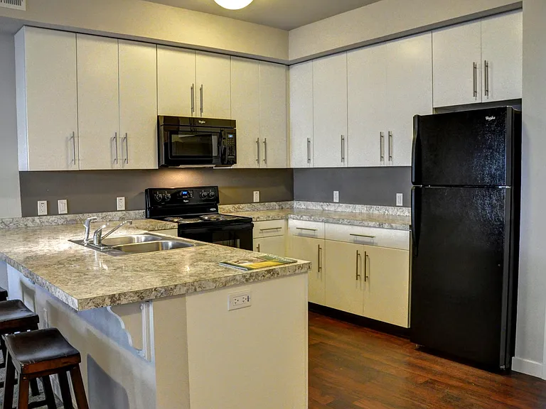Emerald Ridge Apartments & Townhomes — Photo 19