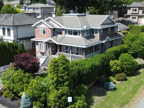 6087 McKee St, Burnaby, BC V5J 2V6