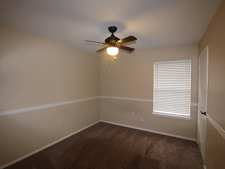 211 Willowbrook Ln — Photo 14