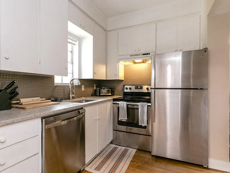 3506 Enfield Rd #201 — Photo 10