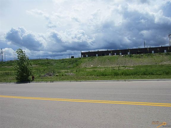 3rd image of 521 N Creek Dr