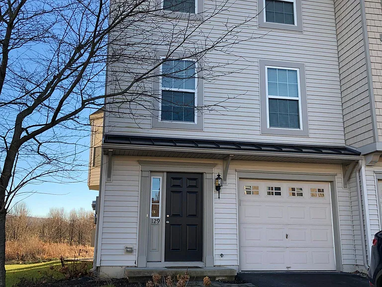 129 Cambridge Ln — Photo 1