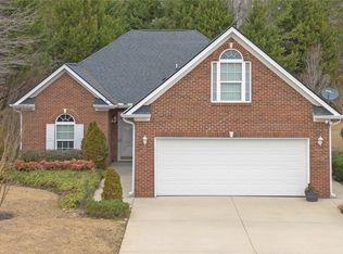 324 Canterbury Ln, Seneca, SC 29672