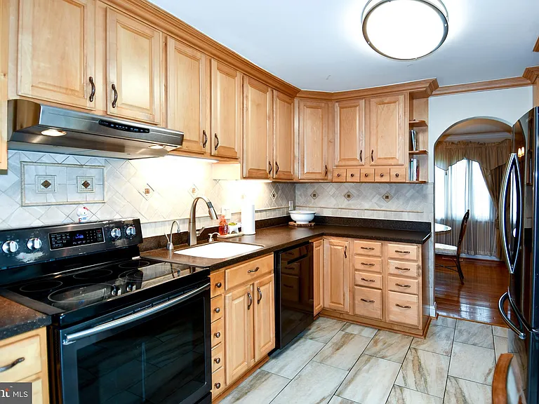9401 Hickory View Pl — Photo 9