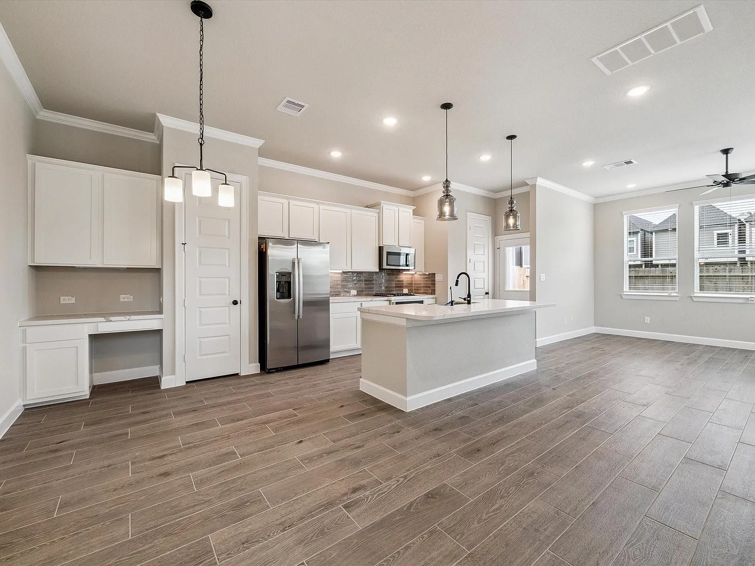 3 bed, 2.5 bath, 1842 sqft, $2,399 — Photo 3