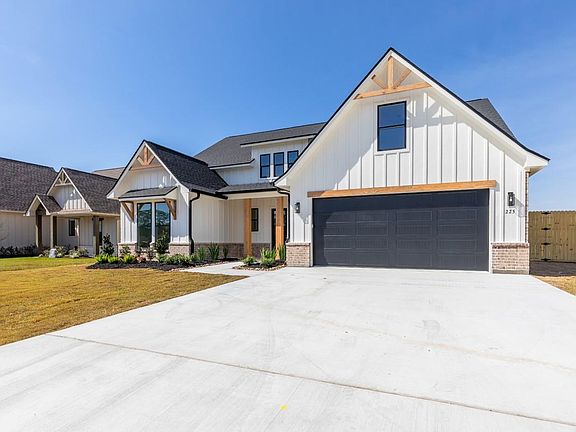 2nd image of 225 Coco Palms Ln