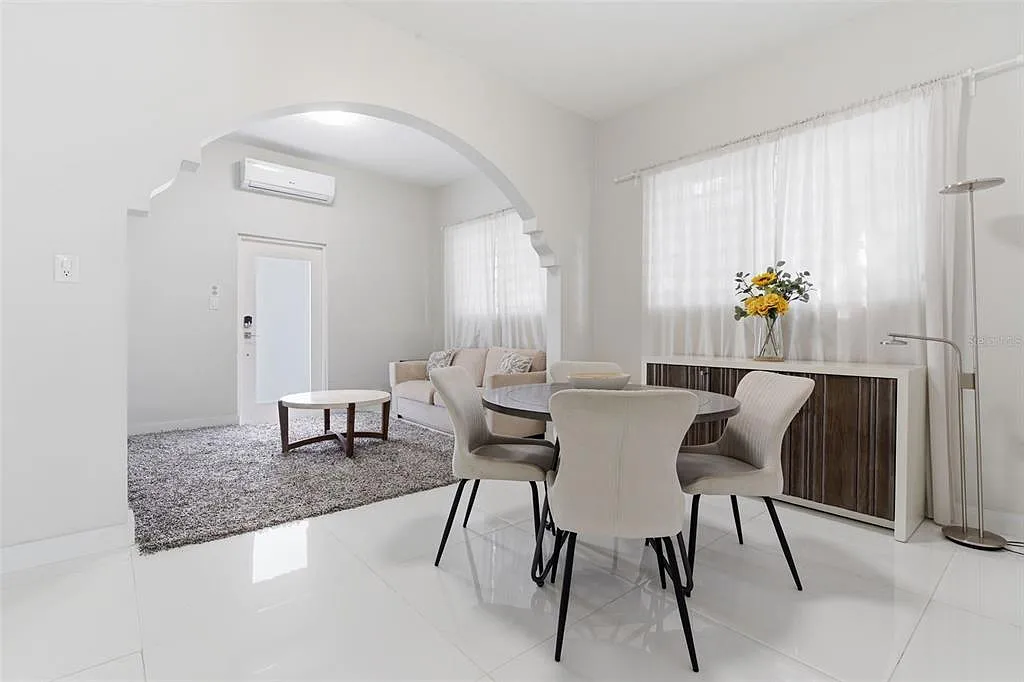 2 bed, 1.0 bath, 754 sqft, $4,100 — Photo 2